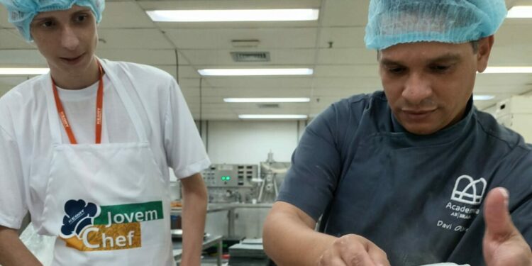 Jovens em situação de vulnerabilidade participam de curso de Gastronomia em Campinas