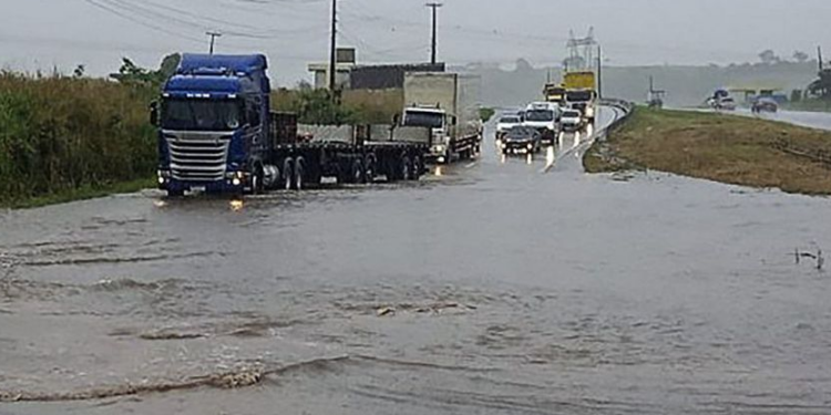 Situação de Emergência em Pernambuco: 12 cidades da Zona da Mata, fortemente atingidas pelas chuvas - Foto: PRF/Divulgação