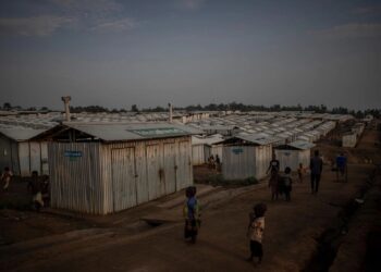 O campo de Kigonze, em Bunia, na província de Ituri, na RDC, acolhe 14.000 pessoas deslocadas internamente. Foto:  ACNUR/Guerchom Ndebo