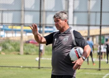 O ex-lateral-direito Édson Abobrão, revelado pela Ponte Preta, será o técnico da equipe na Copa Paulista. Foto: Diego Almeida/Ponte Press