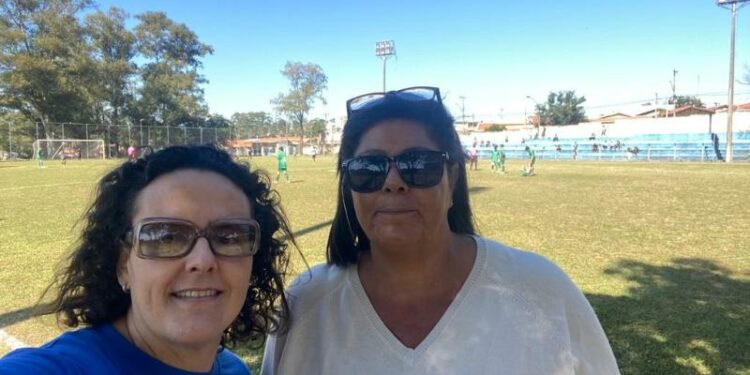Magda com a coordenadora Renata Baronti: 37 anos de dedicação ao esporte e ao serviço público - Foto: Divulgação