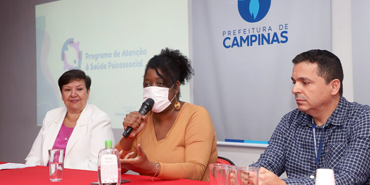 Secretária de Gestão e Desenvolvimento de Pessoas, Eliane Jocelaine Pereira, durante lançamento do programa. Foto: Fernanda Sunega/PMC