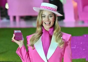 A atriz Margot Robbie na pele da Barbie ressalta o pink como a cor mais desejada do momento (Reprodução/Pinterest)