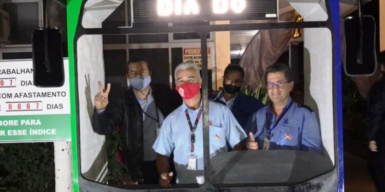 Motoristas de ônibus da região recebem homenagens pelo seu dia