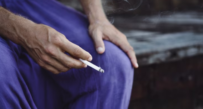 Câncer de bexiga: homens brancos, com mais de 60 anos, e que fazem uso de tabaco, precisam reforçar a atenção com a saúde - Foto: Freepik