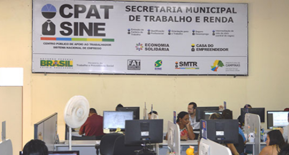 Painel do CPAT conta com 340 vagas de emprego para diversas funções nesta segunda-feira - Foto: Divulgação PMC