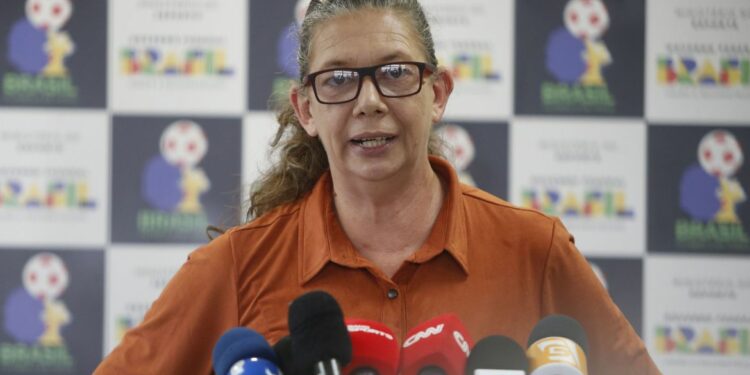 A ministra do Esporte, Ana Moser, durante entrevista coletiva: foco na sede do Mundial de futebol feminino.
Foto: Paulo Pinto/Agência Brasil