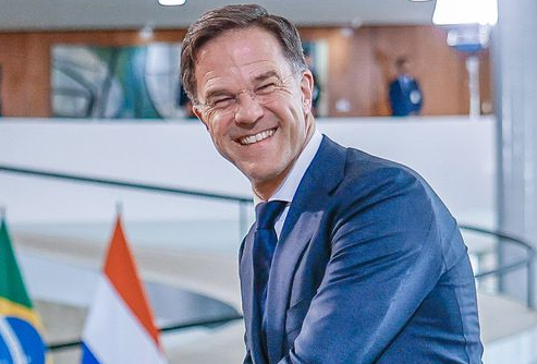 Primeiro-ministro holandês deixa política após 13 anos no poder