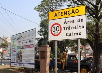 Placas indicam que local é área de trânsito calmo - Foto: Divulgação