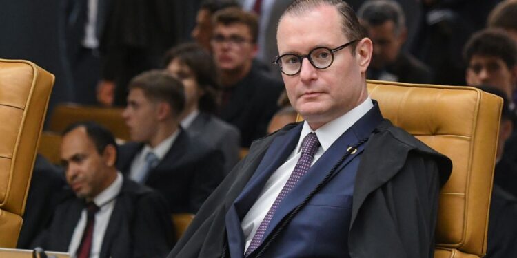 Zanin vota contra descriminalização da maconha para uso pessoal