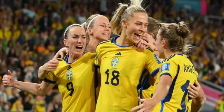 As suecas não se intimidaram diante das donas da casa e faturaram o terceiro lugar. Foto: Fifa