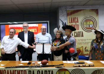 Assinatura de Carta: lideranças dos povos indígenas foram recebidas na Sala Azul - Foto: Fernanda Sunega/Divulgação PMC