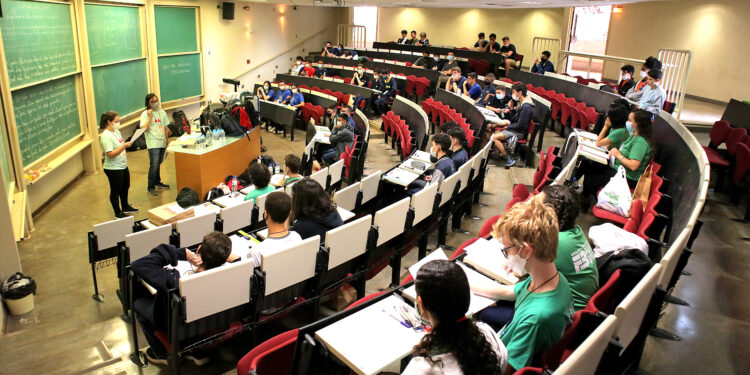 Os estudantes que estão na fase final da OMU participaram de duas etapas online realizadas entre abril e junho. Fotos: Divulgação