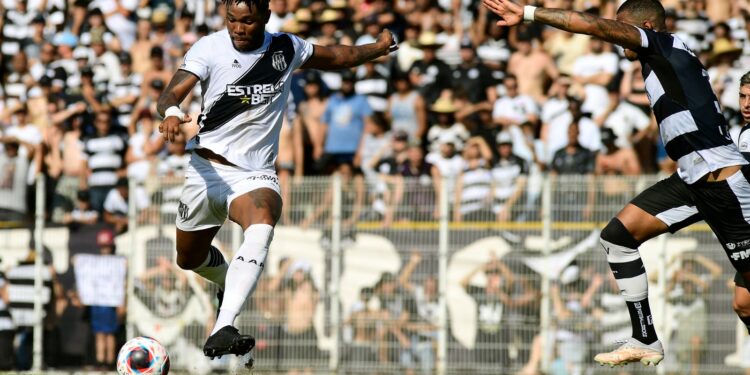 Matheus Jesus marcou um dos gols da vitória por 3 a 0 sobre o XV em Piracicaba, pelas semifinais da Série A2. Fotos: Marcos Ribolli/Ponte Press