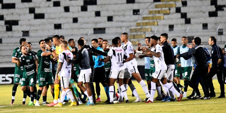 Indisciplina dos rivais campineiros na Série B liga alerta para Dérbi 206