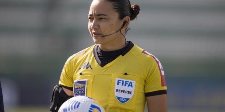 Árbitra FIFA, Edina Alves apitou quatro jogos da última edição da Copa do Mundo Feminina de Futebol. Foto: Divulgação