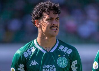 Volante Matheus Bueno renovou contrato com o Guarani até junho de 2025 - Foto: Thomaz Marostegan/Guarani FC