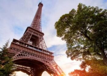 A Torre Eiffel recebe cerca de 7 milhões de visitantes por ano Foto: Reprodução