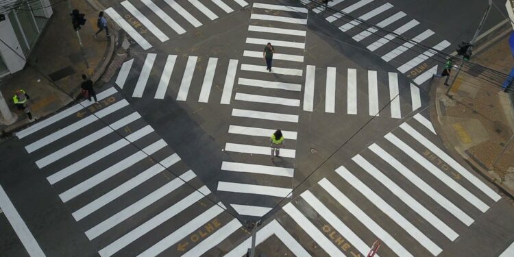 A Emdec realiza a oficina “Idosos em Movimento”, que aborda, entre outros temas, atitudes seguras e a importância do respeito ao pedestre. Foto: Divulgação