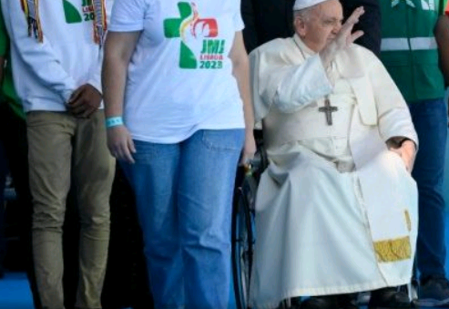 Papa pede a instituições de caridade que não tenham nojo da pobreza