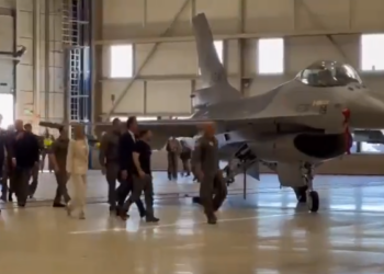 Zelensky visita base aérea militar na cidade de Eindhoven. Foto: Reprodução