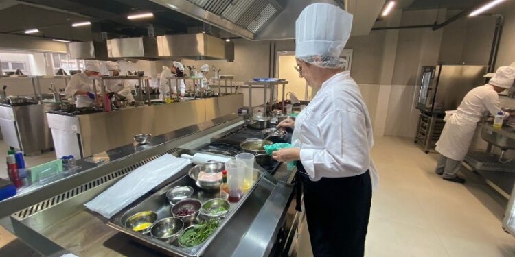 Projeto Cozinha Escola capacita moradores do Parque Shalon