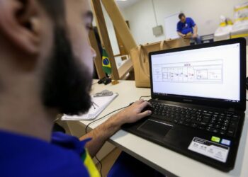 No Brasil, a educação profissional e tecnológica é uma modalidade prevista na Lei de Diretrizes e Bases da Educação Nacional . Foto: Marcelo Camargo/Agência Brasil