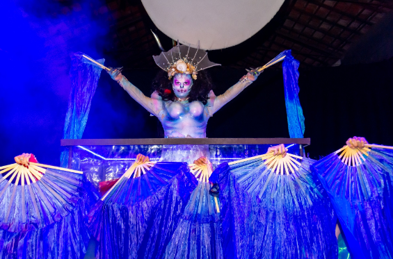 Teatro Castro Mendes recebe espetáculo de arte drag ‘Sereia sem Mar’