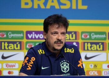 O técnico Fernando Diniz fez neste sábado (23), no Rio de Janeiro, sua segunda convocação como comandante da seleção brasileira.  Foto: Thais Magalhães/CBF