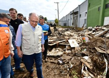Presidente da República em exercício, Geraldo Alckmin visita áreas destruídas pelas chuvas no Rio Grande do Sul e anuncia medidas de ajuda - Foto Cadu Gomes/VPR