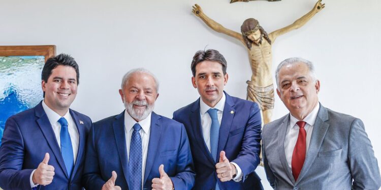 Lula durante reunião com o Ministro de Portos e Aeroportos, Márcio França, Deputado Federal Silvio Costa Filho (Republicanos- PE) e Deputado Federal André Fufuca (PP-MA), no Palácio do Planalto.  Foto: Ricardo Stuckert/PR