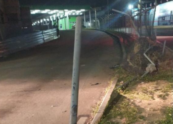 Acidente destrói gradil na estação de transferência localizada no cruzamento da avenida Ruy Rodriguez com a rua Líbero Badaró. Foto: Divulgação