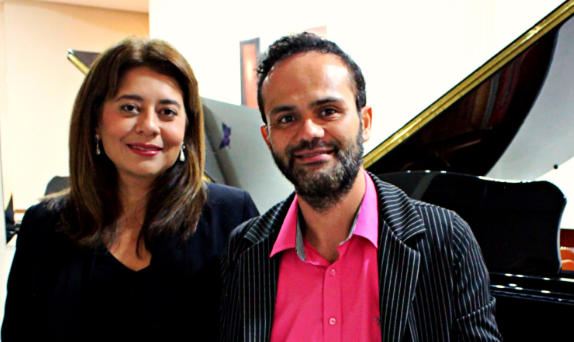 Duo Fabiana Sousa e André Pédico se apresenta no Teatro Castro Mendes