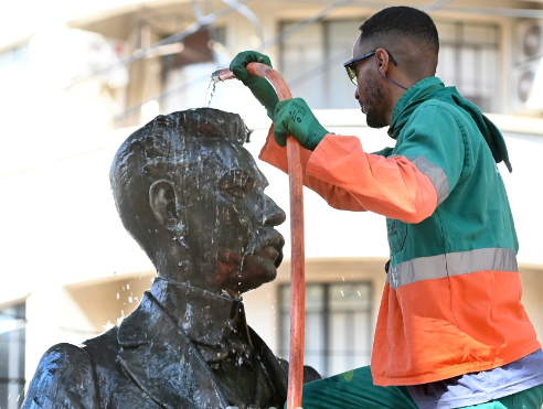 Monumentos históricos passam por limpeza na área central de Campinas