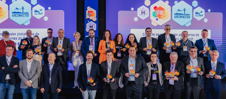 Representantes dos municípios premiados no evento da Connected Smart Cities no início deste mês no Centro de Convenções Frei Caneca, em São Paulo - Foto: Divulgação