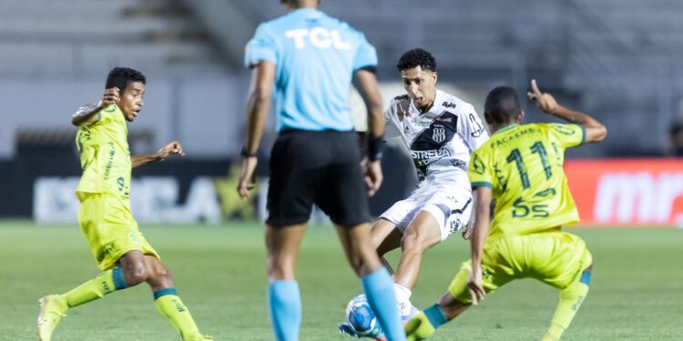 Equipe alvinegra tomou 3 a 0 do Mirassol dentro do estádio Moisés Lucarelli. Fotos: Diogo Reis/Especial Ponte Press