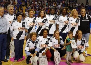 Homenagem ao time da Ponte Preta em 2016, durante Jogo das Estrelas da Liga de Basquete Feminino. Foto:  Divulgação/LBF