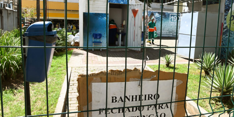 Sanitários públicos do Centro: obras após vandalismo custaram cerca de R$ 80 mil. Foto: Carlos Bassan/PMC