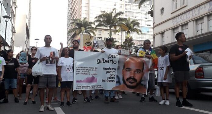 Manifestantes percorreram as ruas do Centro Foto: Divulgação