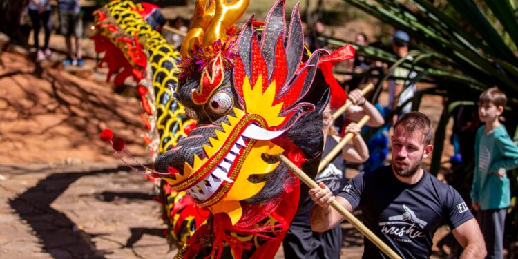 A dança do dragão está entre as atrações do festival no Taquaral. Foto: Divulgação/Thomaz Marostegan