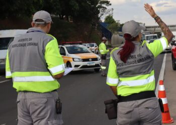Agentes da mobilidade urbana estarão no local orientando motoristas e pedestres Foto: Emdec/Divulgação
