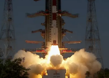 O satélite está equipado com sete módulos para observar duas das camadas externas da atmosfera do Sol - Foto: ISRO