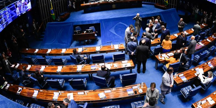 Senadores durante votação: projeto segue agora para sanção do presidente da República - Foto: Marcos Oliveira/Agência Senado