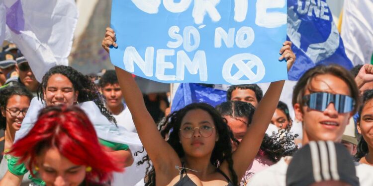 Manifestação de estudantes em Brasília no último mês de agosto - Foto: Fabio Rodrigues-Pozzebom/ Agência Brasil