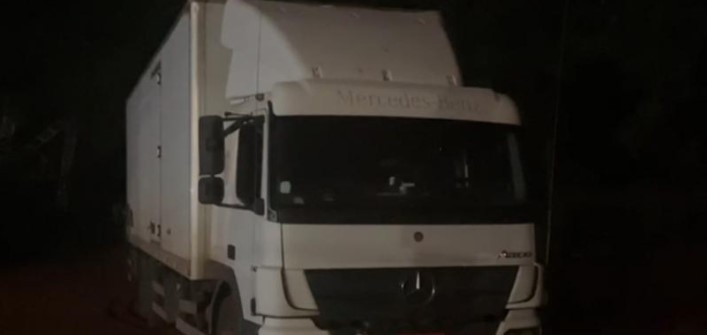 Mulher tem perna amputada ao ser atropelada por caminhão desgovernado