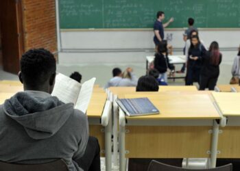 Sala de aula na UnB: Ensino Médio está em debate e, segundo os alunos, precisa ser reorganizado - Foto: Agência Brasil/Arquivo