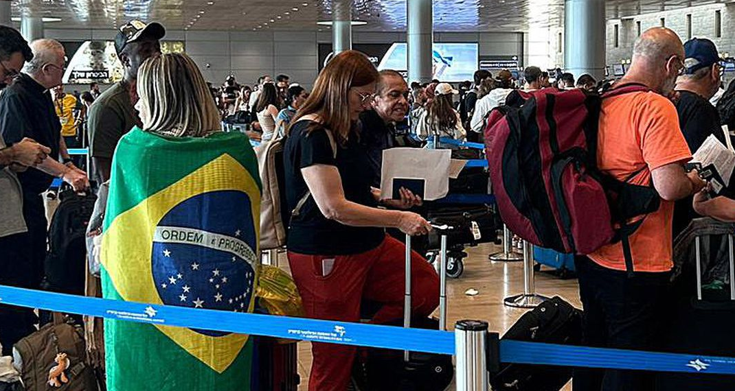 Chega a Brasília primeiro avião trazendo brasileiros de Israel