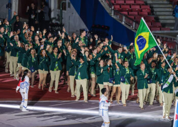 Delegação brasileira na cerimônia. Foto: Miriam Jeske/COB
