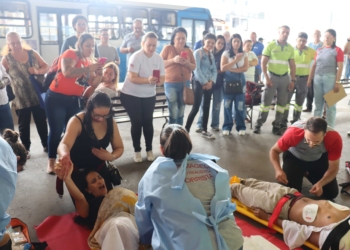 Simulação de acidente chama atenção de usuários do Ouro Verde