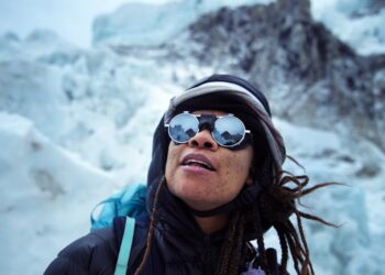 Aretha Duarte custeou parte da expedição ao Monte Everest por meio de reciclagem. Fotos: Divulgação